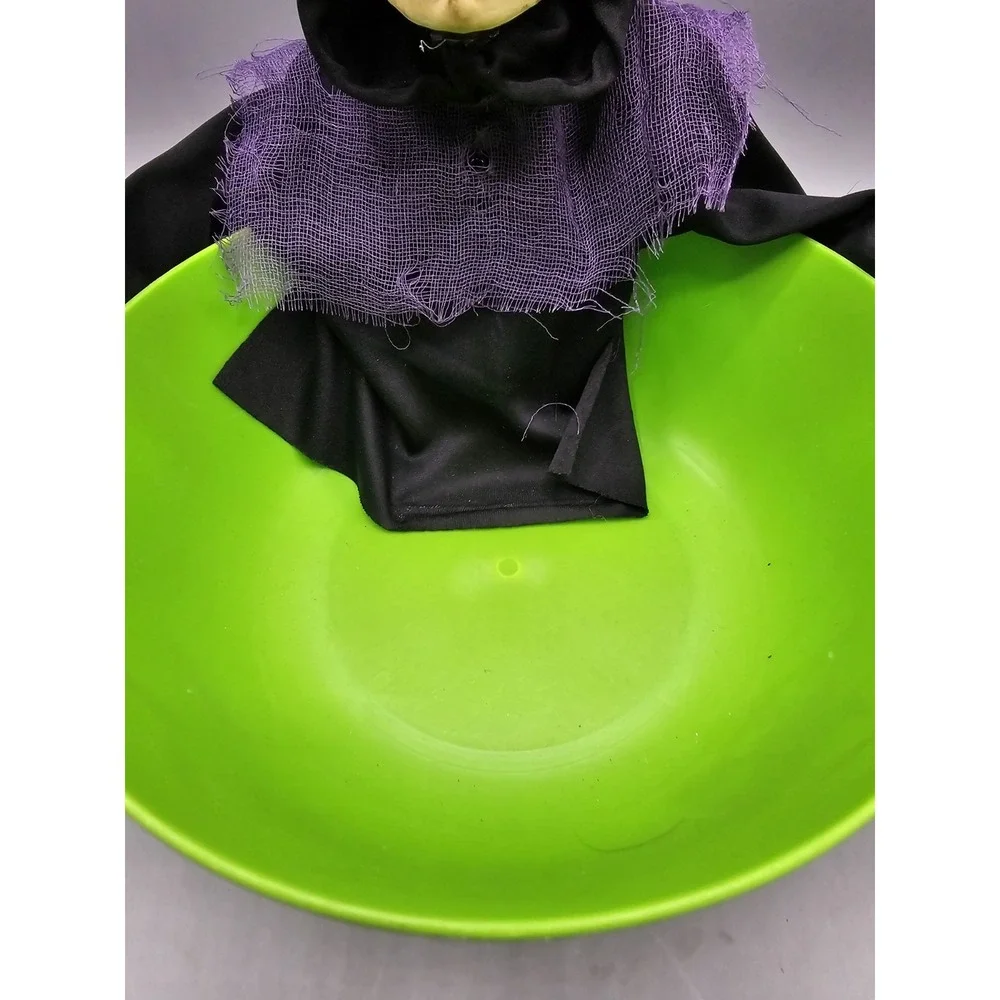 Animated Motion Activated Talking Eye Light Skeleton Trick or‎ Treat Candy Bowl